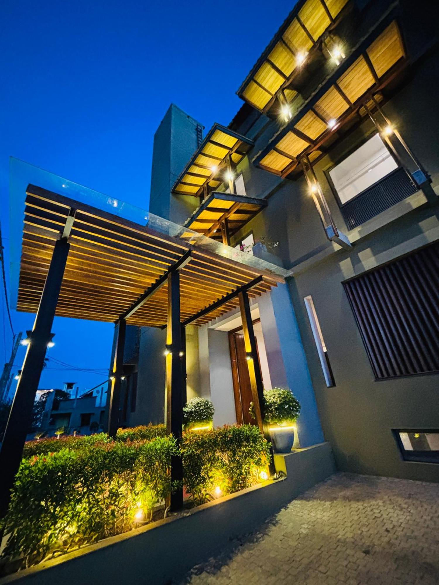 Manthila Hotel أنرادابورام المظهر الخارجي الصورة
