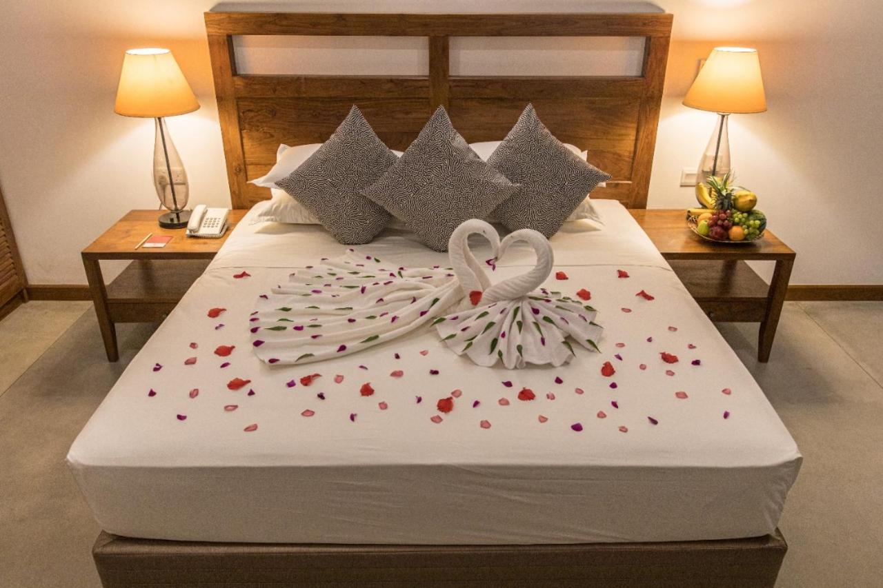Manthila Hotel أنرادابورام المظهر الخارجي الصورة