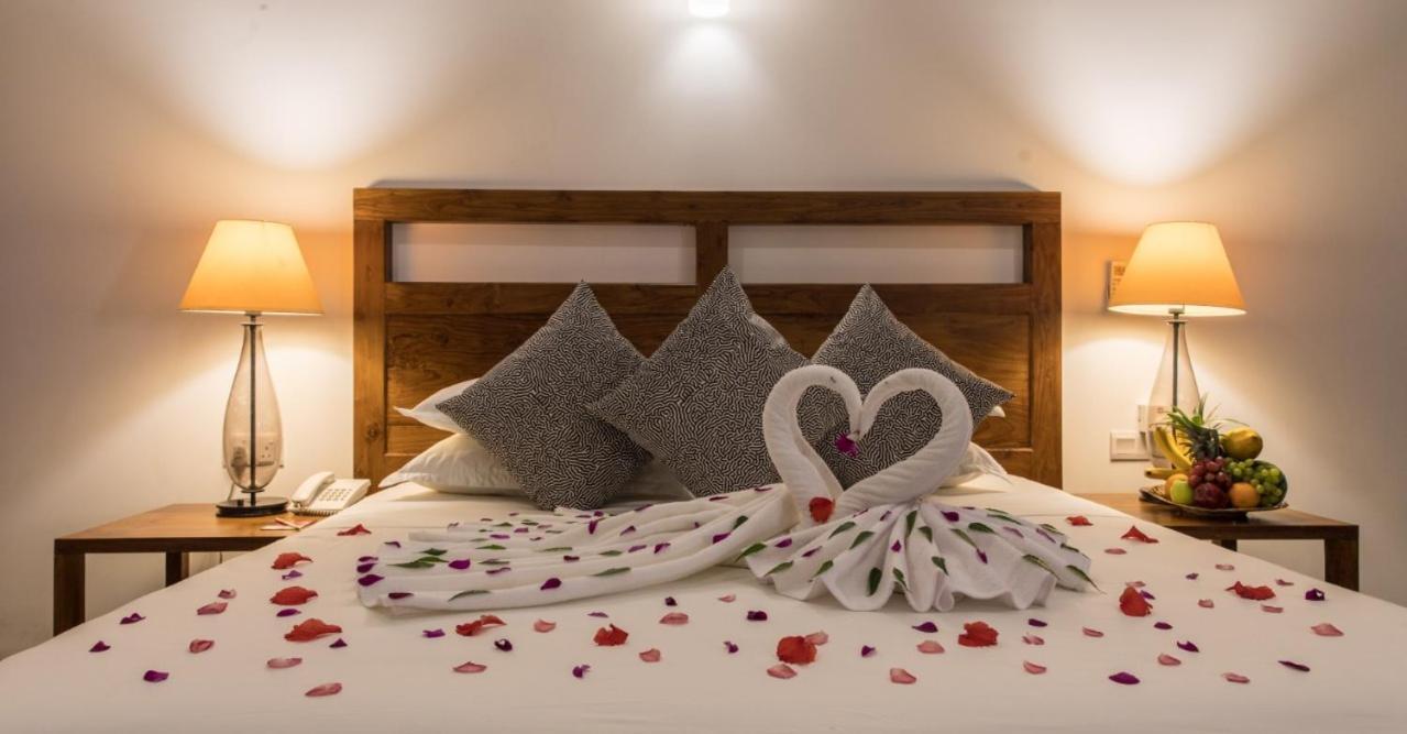Manthila Hotel أنرادابورام المظهر الخارجي الصورة