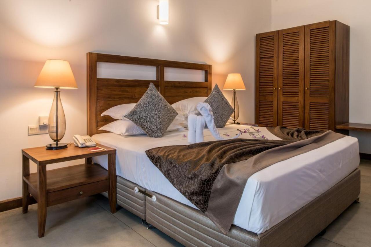 Manthila Hotel أنرادابورام المظهر الخارجي الصورة