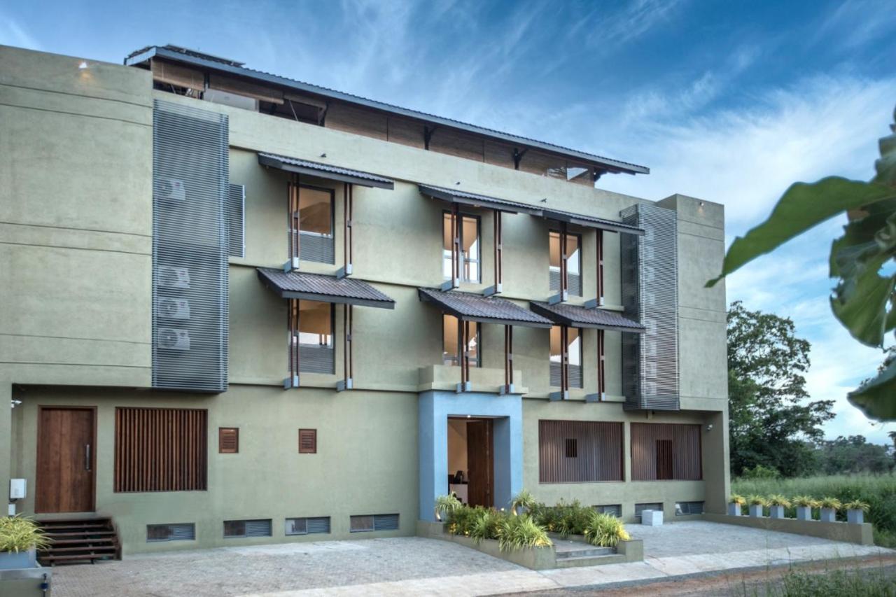 Manthila Hotel أنرادابورام المظهر الخارجي الصورة