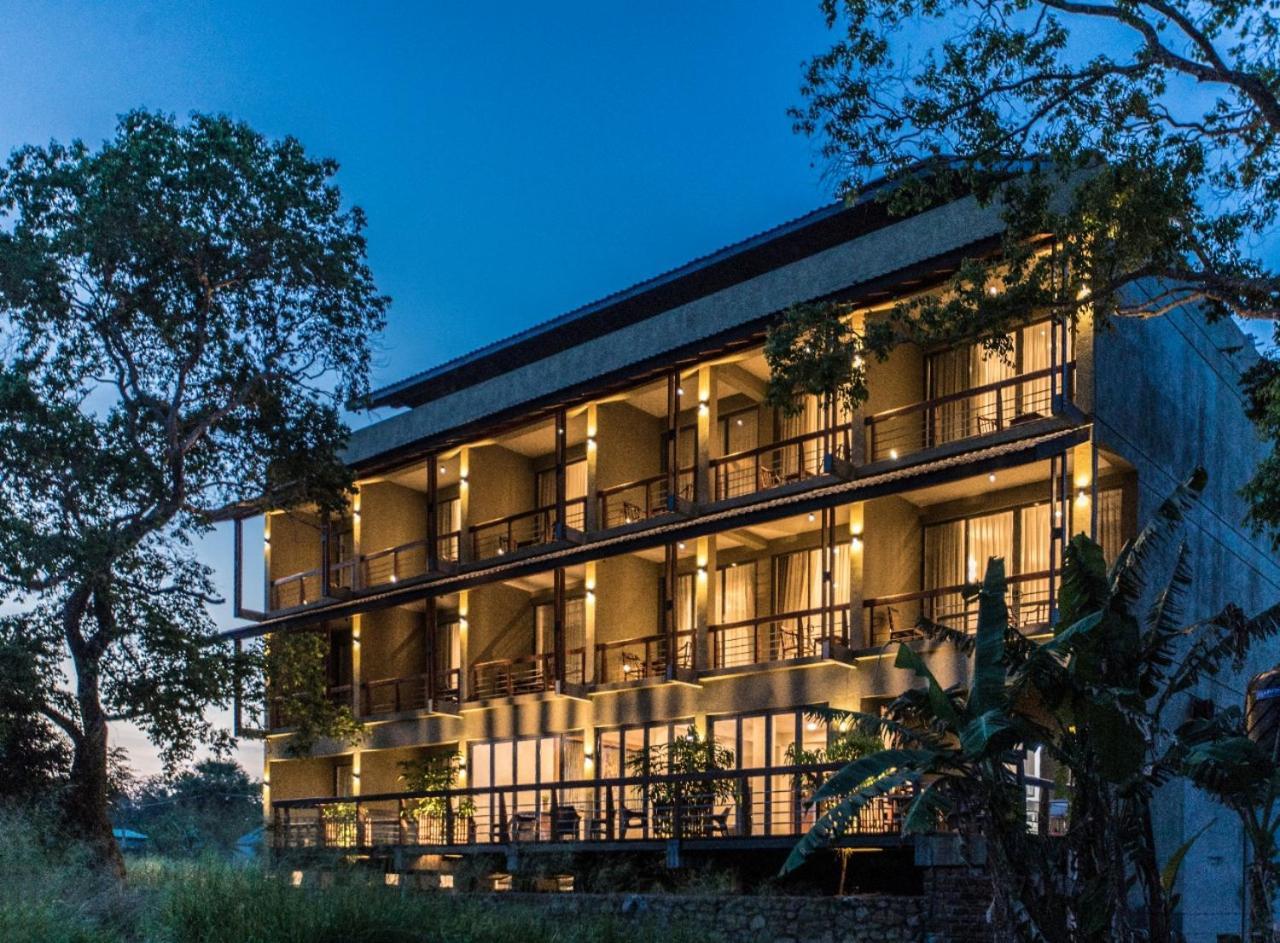 Manthila Hotel أنرادابورام المظهر الخارجي الصورة
